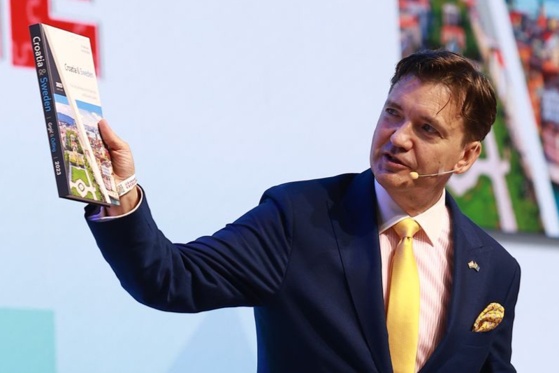 Dr. Siniša Grgić presenting at the Thailand Management Association Conference